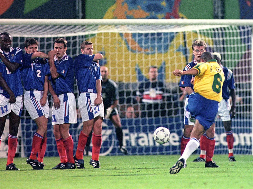 Roberto Carlos vs France 1997